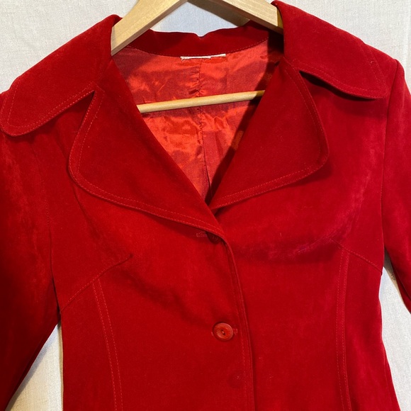 Red Velvety Fitted Blazer - Picture 3 of 4